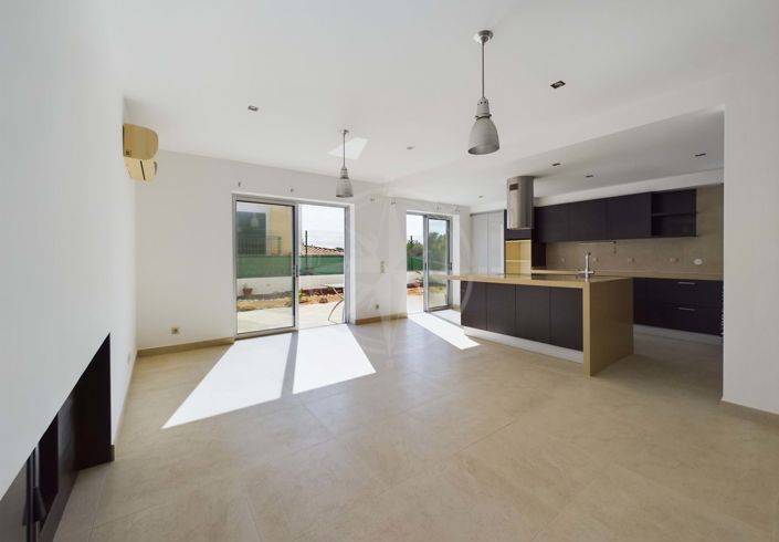 Image No.6-5 Bed Villa for sale