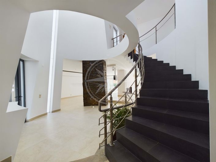 Image No.9-5 Bed Villa for sale