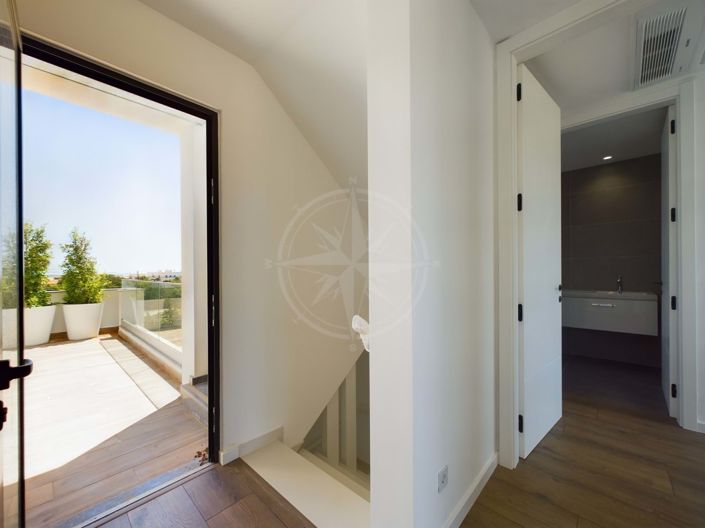 Image No.14-3 Bed Townhouse for sale