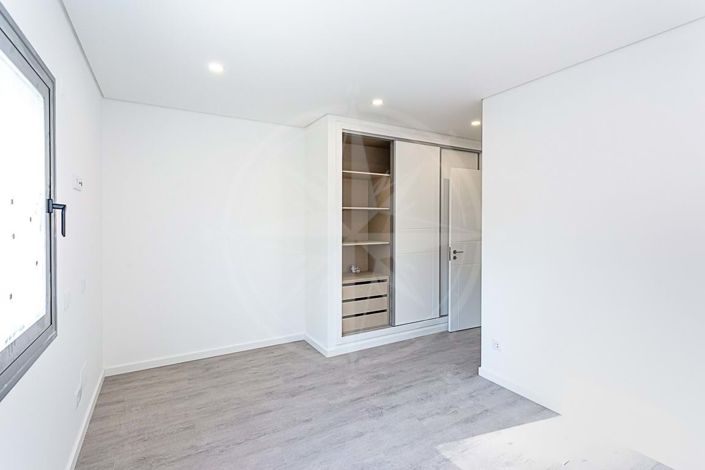 Image No.17-3 Bed Townhouse for sale