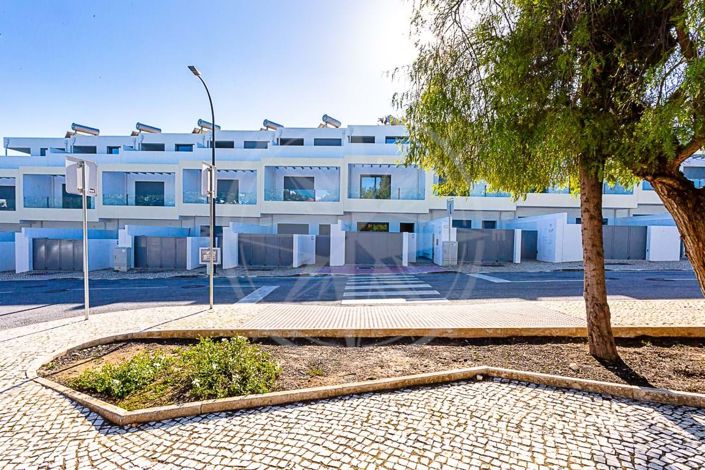 Image No.2-3 Bed Townhouse for sale