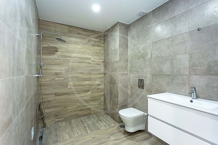 Image No.20-3 Bed Townhouse for sale