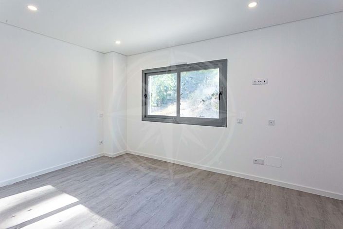 Image No.21-3 Bed Townhouse for sale