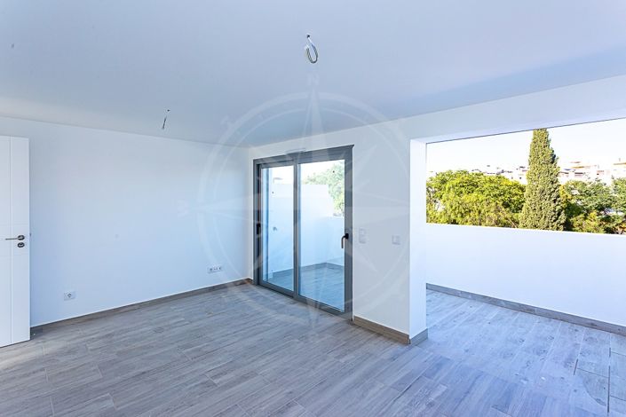 Image No.24-3 Bed Townhouse for sale