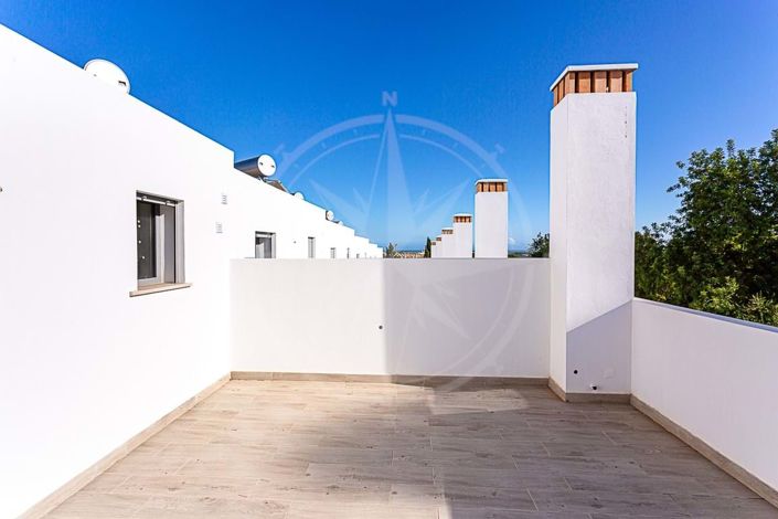 Image No.26-3 Bed Townhouse for sale