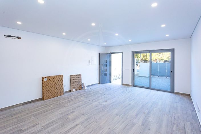 Image No.5-3 Bed Townhouse for sale