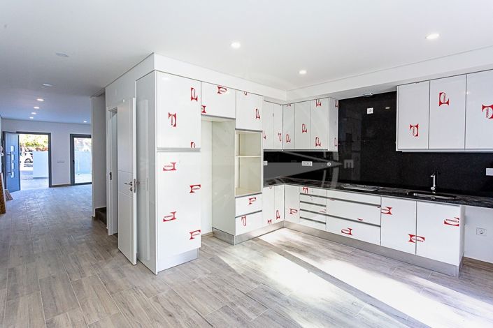 Image No.7-3 Bed Townhouse for sale