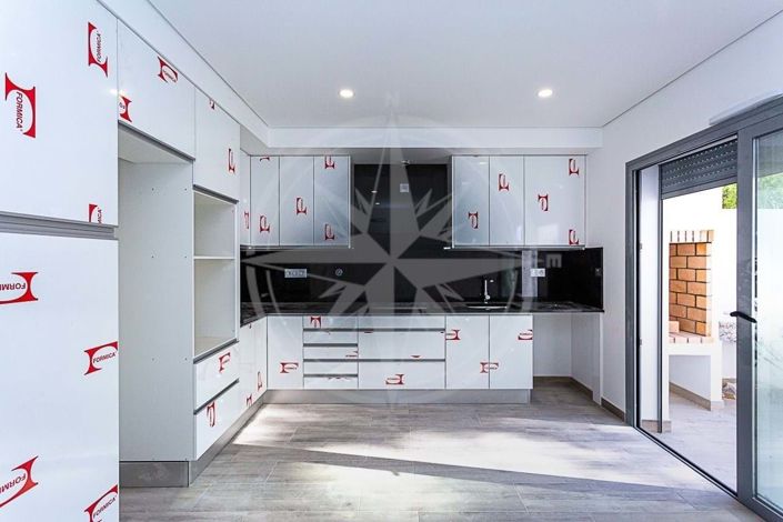 Image No.8-3 Bed Townhouse for sale