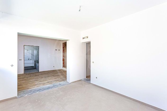 Image No.12-4 Bed Villa for sale