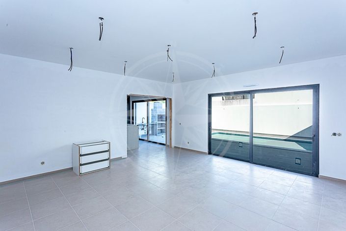 Image No.8-4 Bed Villa for sale