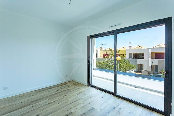 Image No.15-2 Bed Townhouse for sale