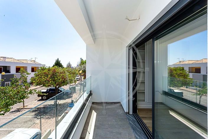 Image No.16-2 Bed Townhouse for sale