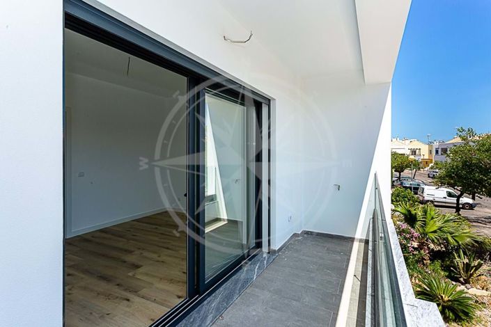 Image No.17-2 Bed Townhouse for sale