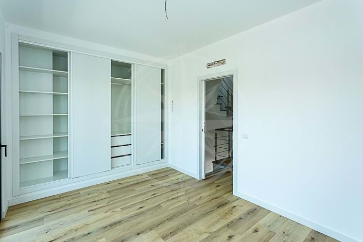 Image No.21-2 Bed Townhouse for sale