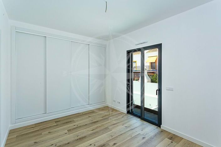 Image No.22-2 Bed Townhouse for sale