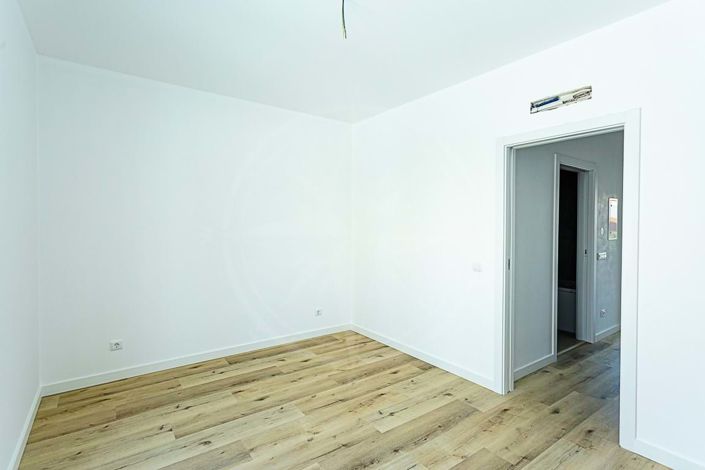 Image No.24-2 Bed Townhouse for sale