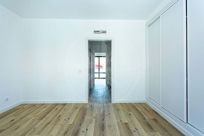 Image No.25-2 Bed Townhouse for sale