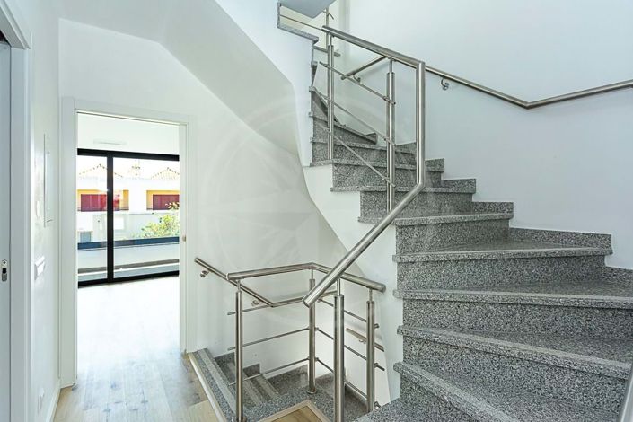 Image No.27-2 Bed Townhouse for sale