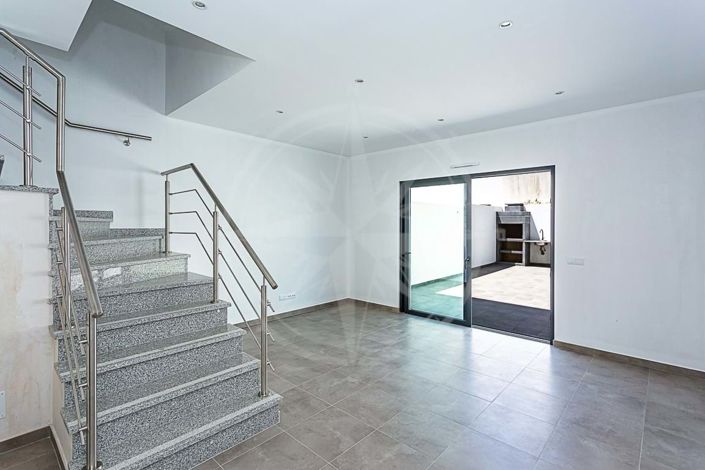 Image No.6-2 Bed Townhouse for sale