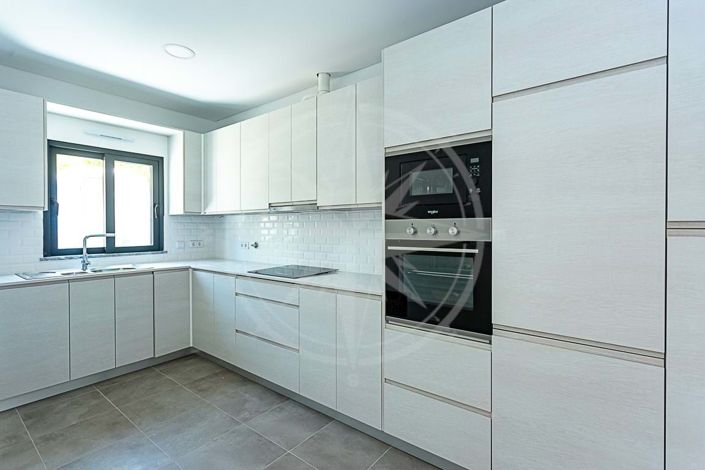 Image No.9-2 Bed Townhouse for sale