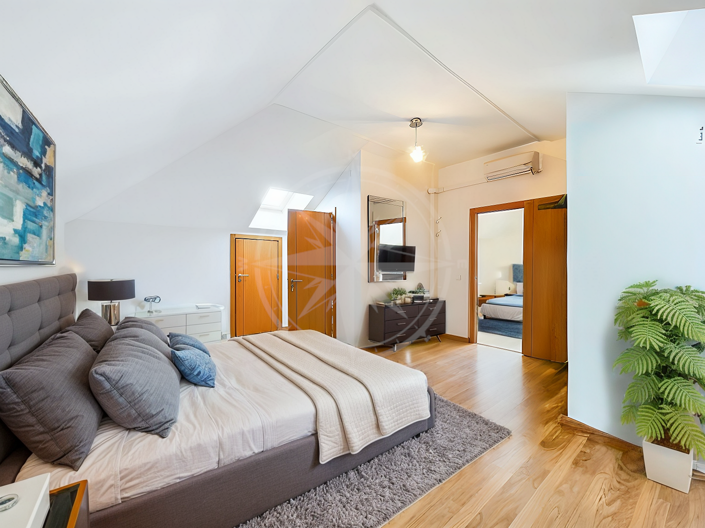 Image No.20-4 Bed Apartment for sale