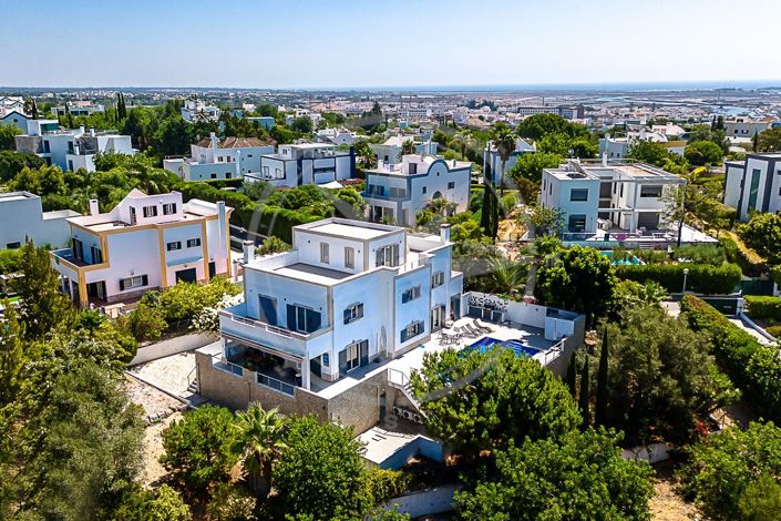 Image No.1-4 Bed Villa for sale