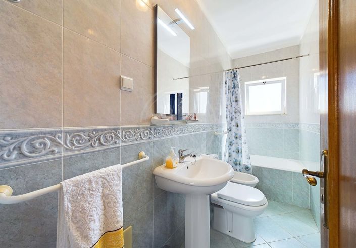 Image No.13-3 Bed Apartment for sale