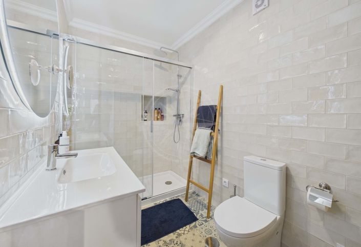 Image No.16-5 Bed Townhouse for sale