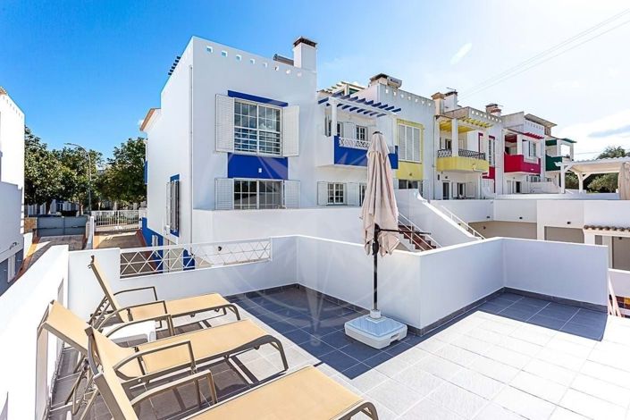 Image No.22-5 Bed Townhouse for sale