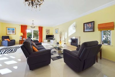 1987-359331-0086b5b4f2b294297643049c268e89554