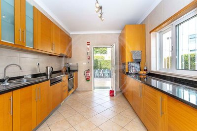 1987-359454-0086b5b4f2b294297643049c268e89554