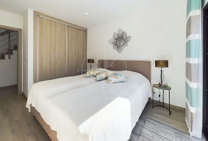 Image No.11-3 Bed Apartment for sale