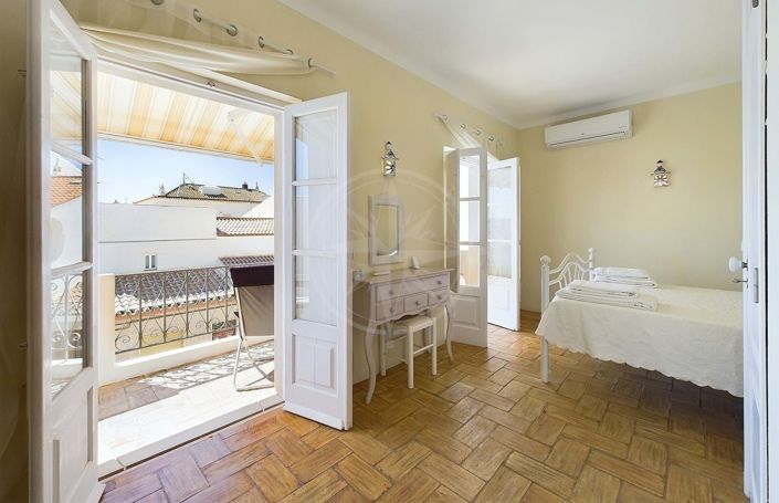 Image No.14-3 Bed Townhouse for sale