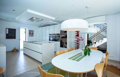 1987-359950-0086b5b4f2b294297643049c268e89554