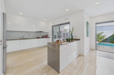 1987-359593-0086b5b4f2b294297643049c268e89554