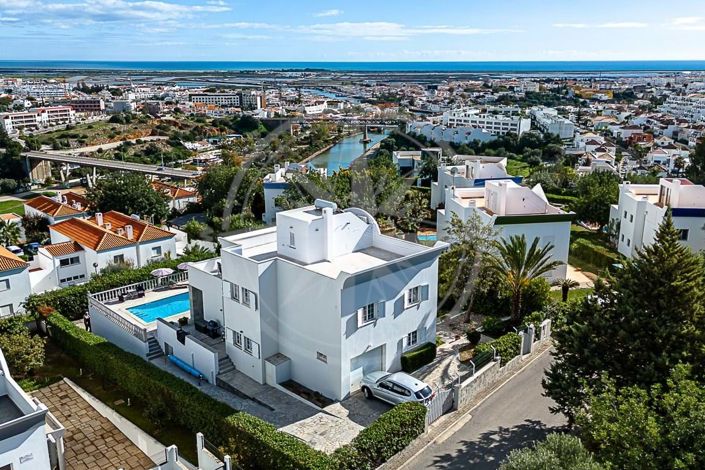 Image No.2-4 Bed Villa for sale