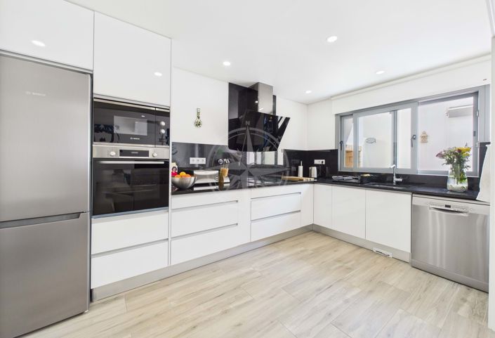 Image No.13-4 Bed Townhouse for sale