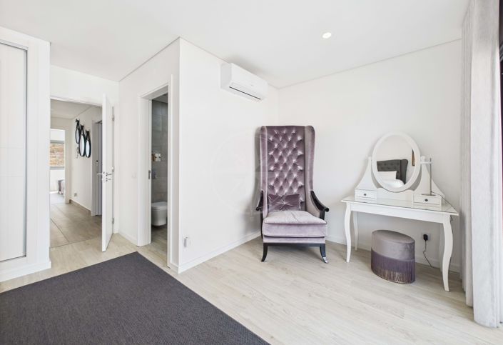 Image No.16-4 Bed Townhouse for sale