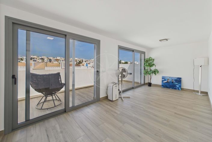 Image No.22-4 Bed Townhouse for sale