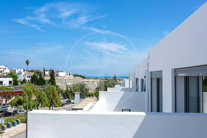 Image No.24-4 Bed Townhouse for sale