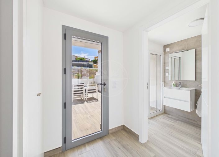 Image No.25-4 Bed Townhouse for sale