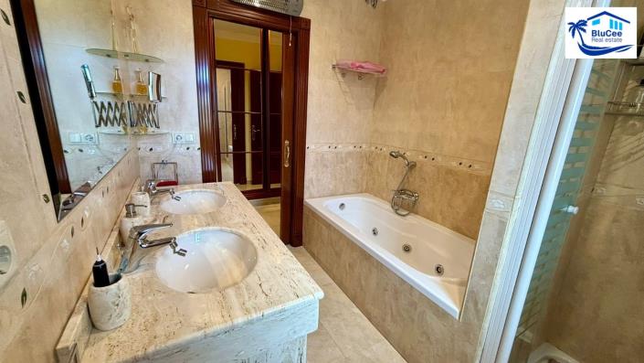 Image No.33-6 Bed House/Villa for sale