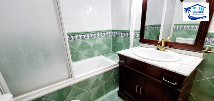 Image No.17-3 Bed House for sale