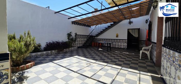 Image No.4-4 Bed Property for sale