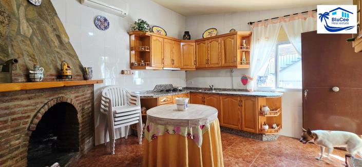 Image No.28-4 Bed Property for sale