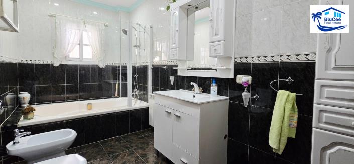 Image No.16-4 Bed Property for sale