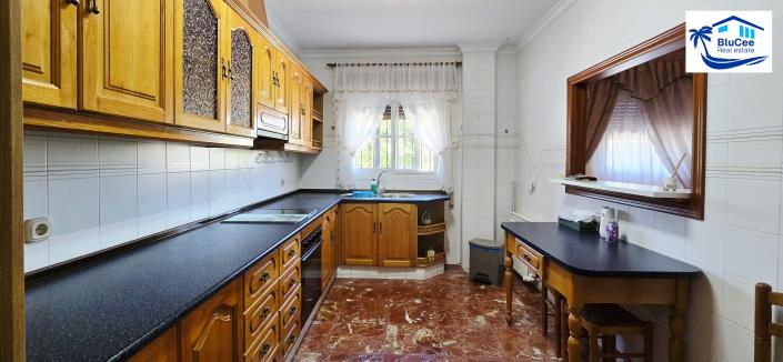 Image No.8-4 Bed Property for sale