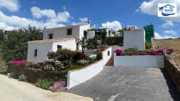 Image No.2-3 Bed Country House for sale