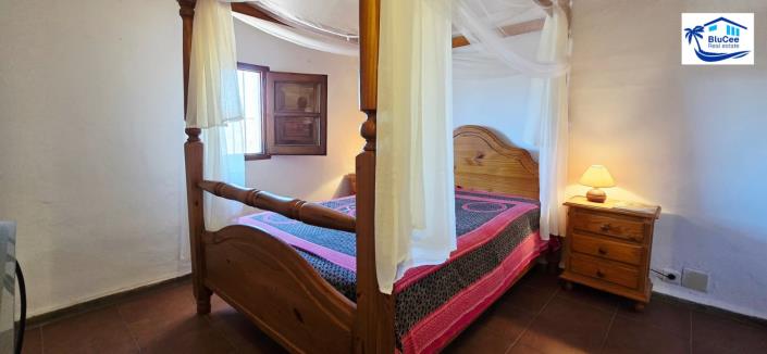 Image No.19-3 Bed Country House for sale