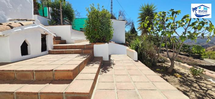 Image No.32-3 Bed Country House for sale